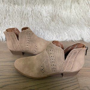 INDIGO RD. Brown suede booties Size 8 NWOT